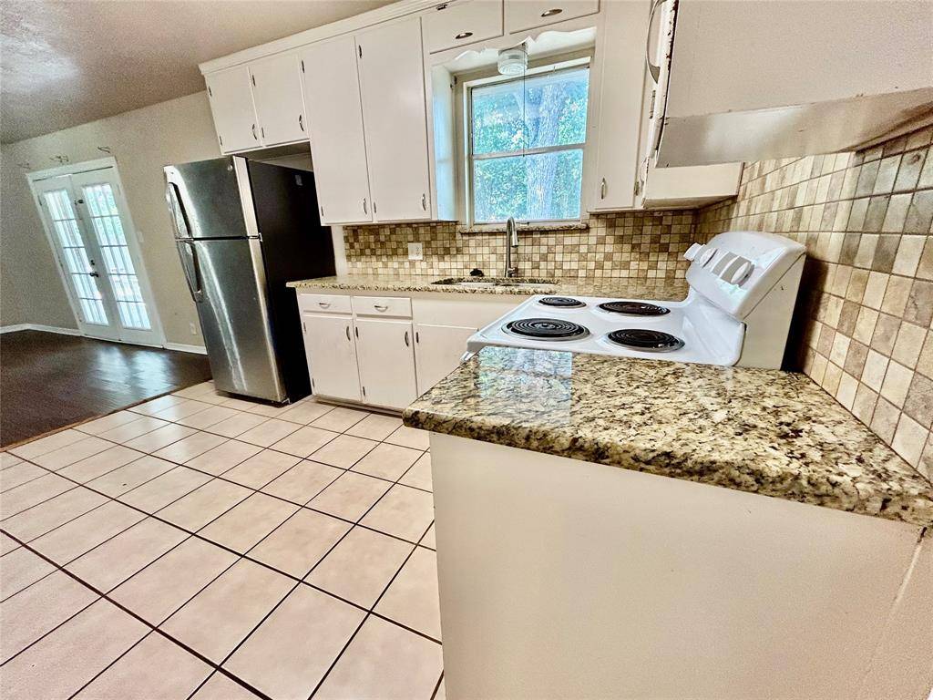 Burleson, TX 76028,521 Janie Lane