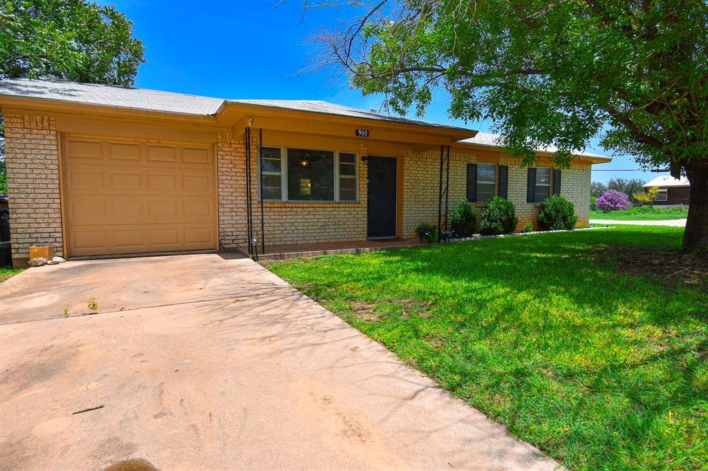 900 Sagemont Drive, Brady, TX 76825