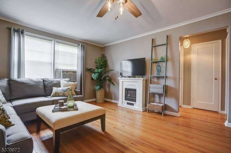 Verona Twp., NJ 07044,349 Bloomfield Ave #1