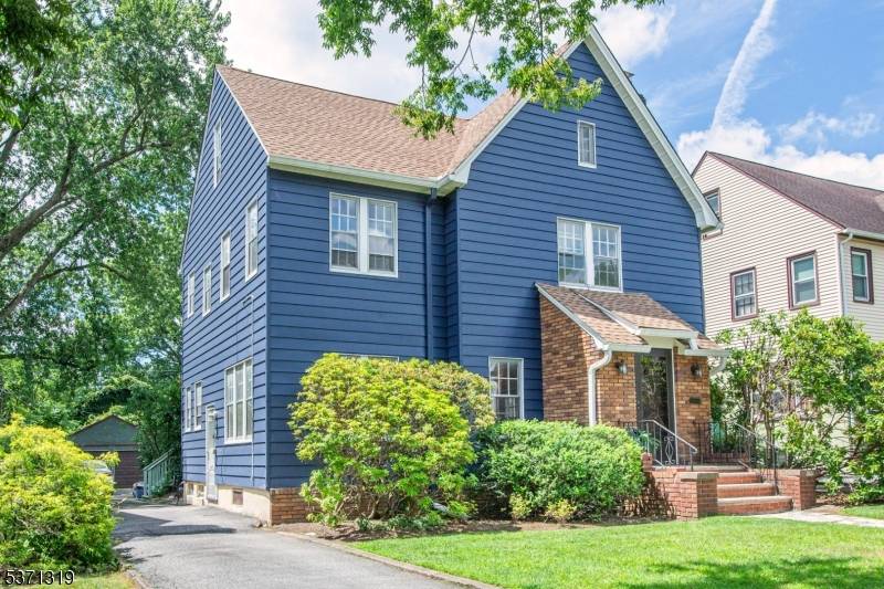 33 Stephen St, Montclair Twp., NJ 07042