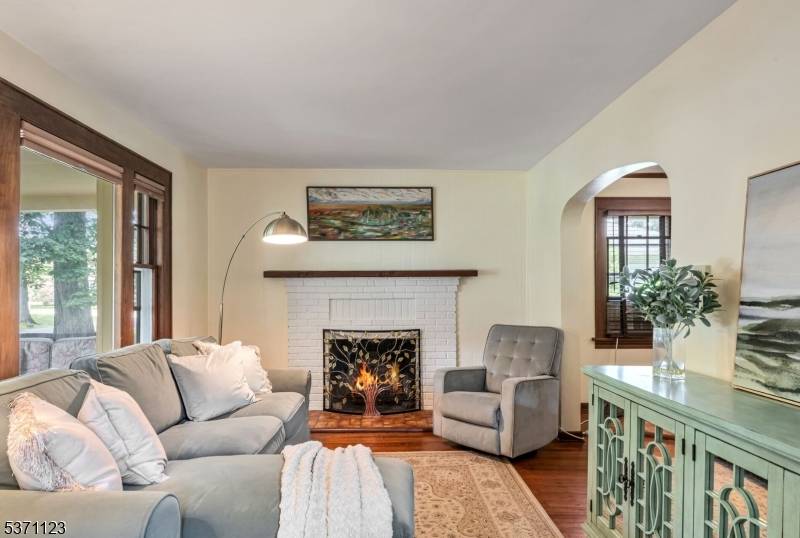Allendale Boro, NJ 07401,15 Oak St