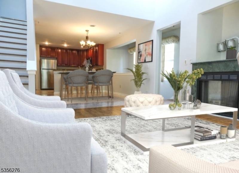 16 Collura Ln, Clifton City, NJ 07012