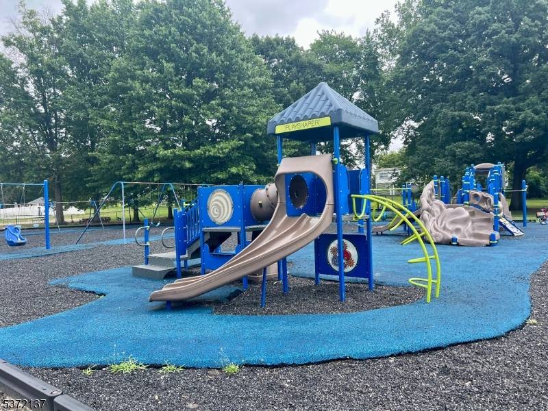 Fair Lawn Boro, NJ 07410,6-11 Essex Pl