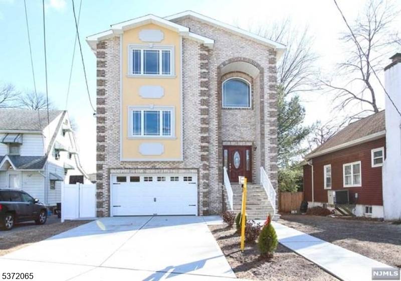 56 Kearney St, Lyndhurst Twp., NJ 07071