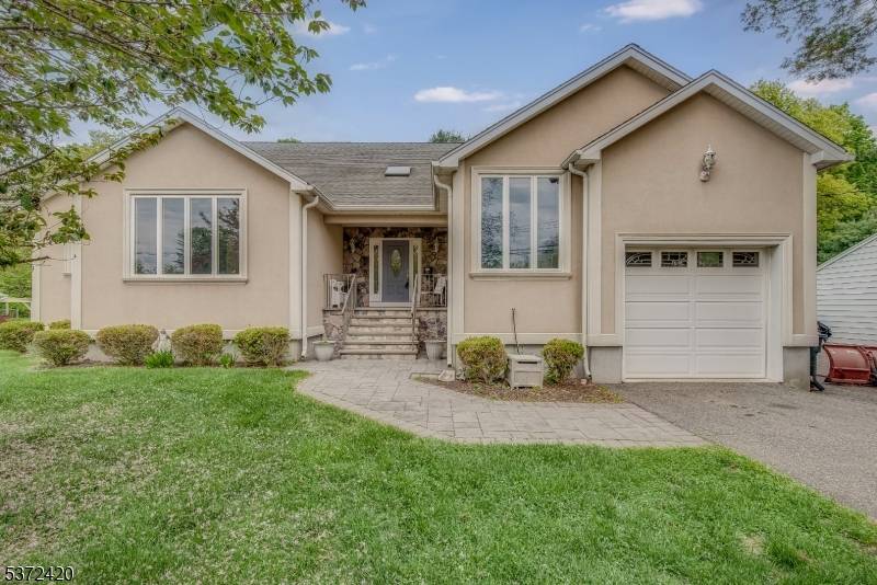 34 Hunter St, Roxbury Twp., NJ 07876