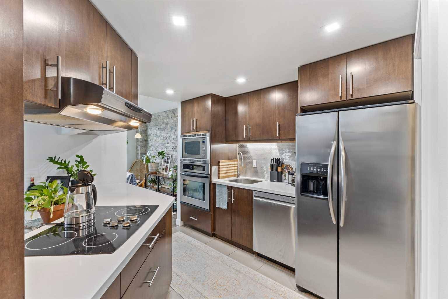 1304 15 AVE SW #910, Calgary, AB T3C 0X7