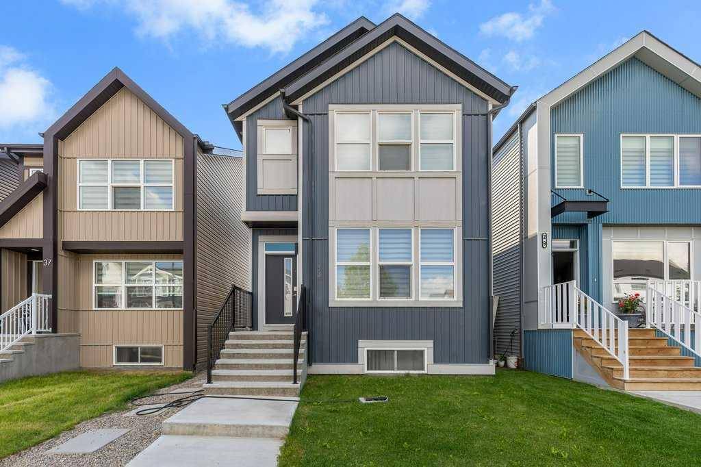 33 Lavender RD SE, Calgary, AB T3S0C4