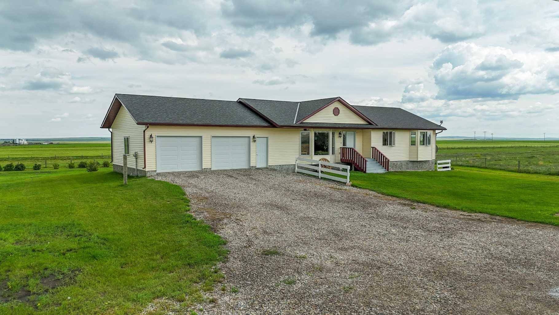 913 Railway AVE, Queenstown, AB T0L 1L0