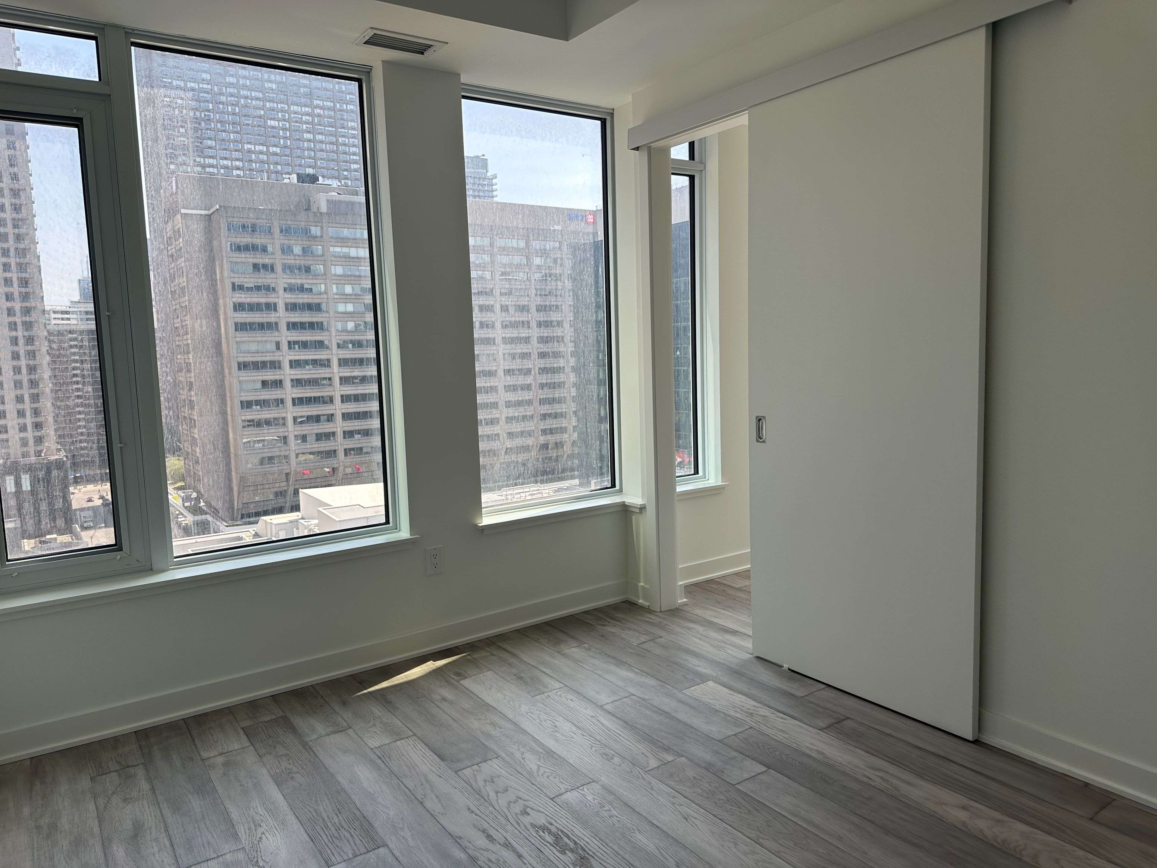 Toronto C02, ON M4W 1L2,11 Yorkville AVE #1012