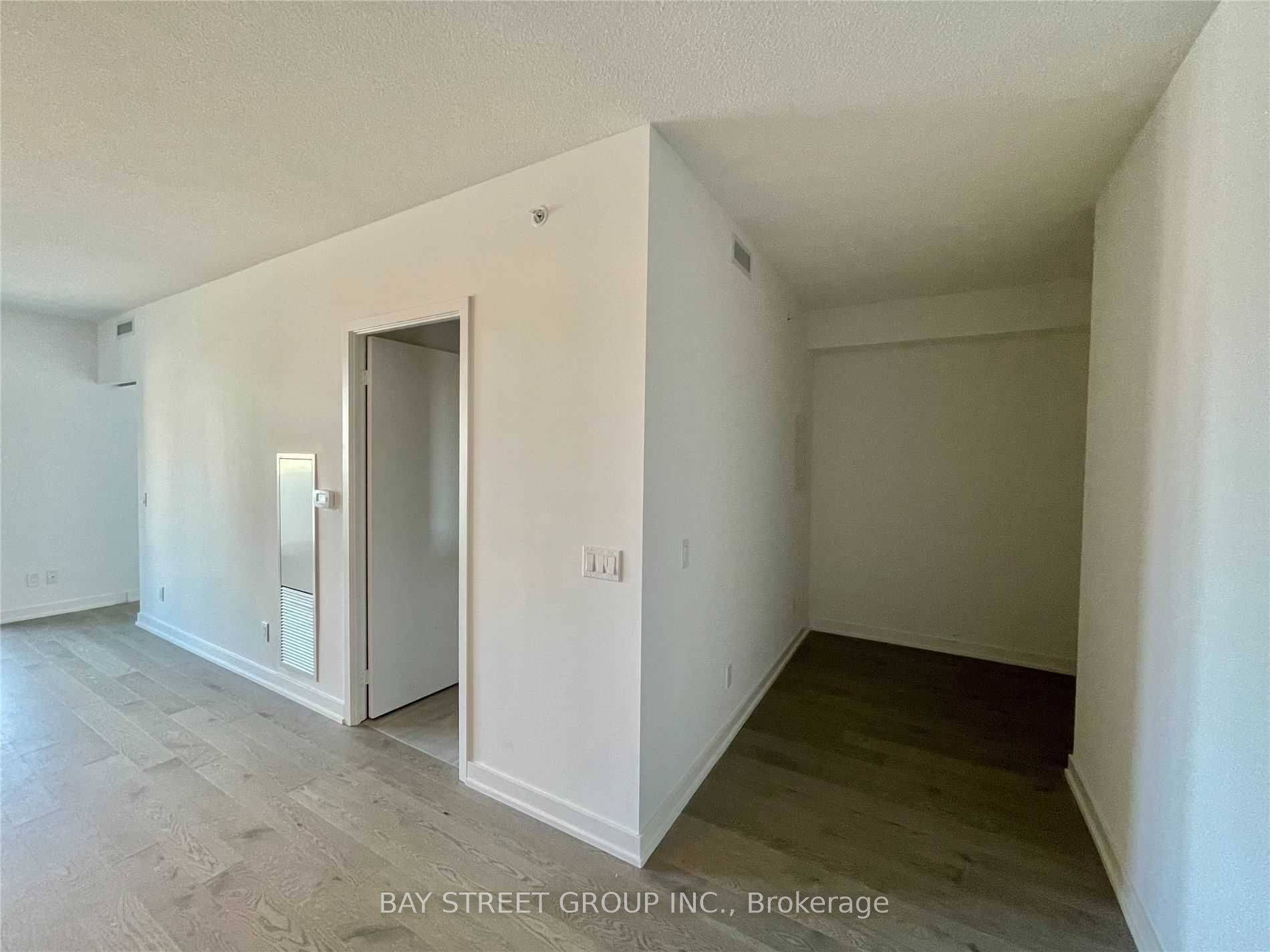 Toronto C08, ON M5C 0A6,25 Richmond ST E #303