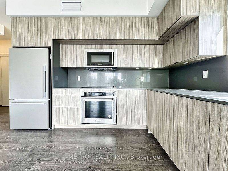 Toronto C01, ON M5T 0C9,80 Vanauley ST #915