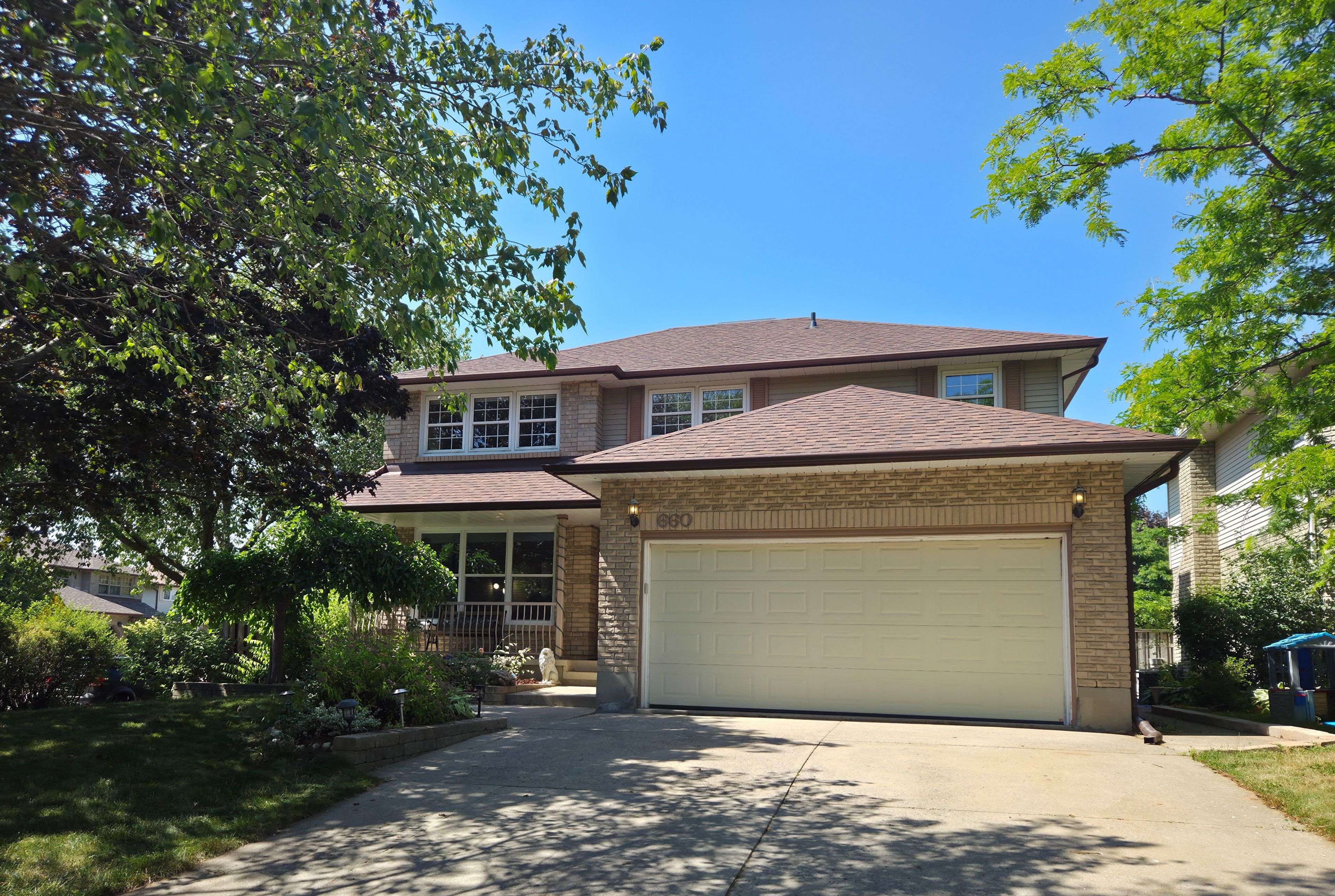 Oshawa, ON L1J 7N7,660 Whistler DR