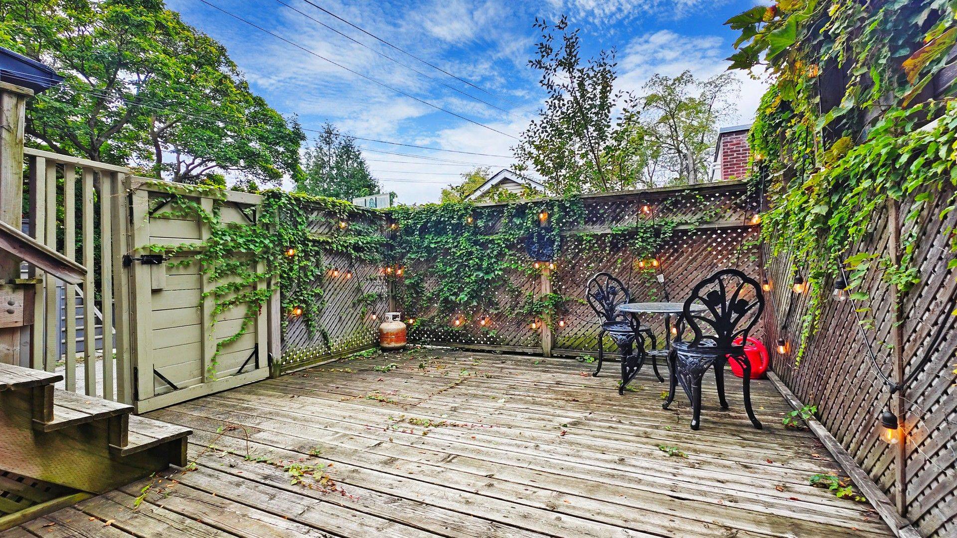 Toronto E02, ON M4L 3M6,12 Lark ST