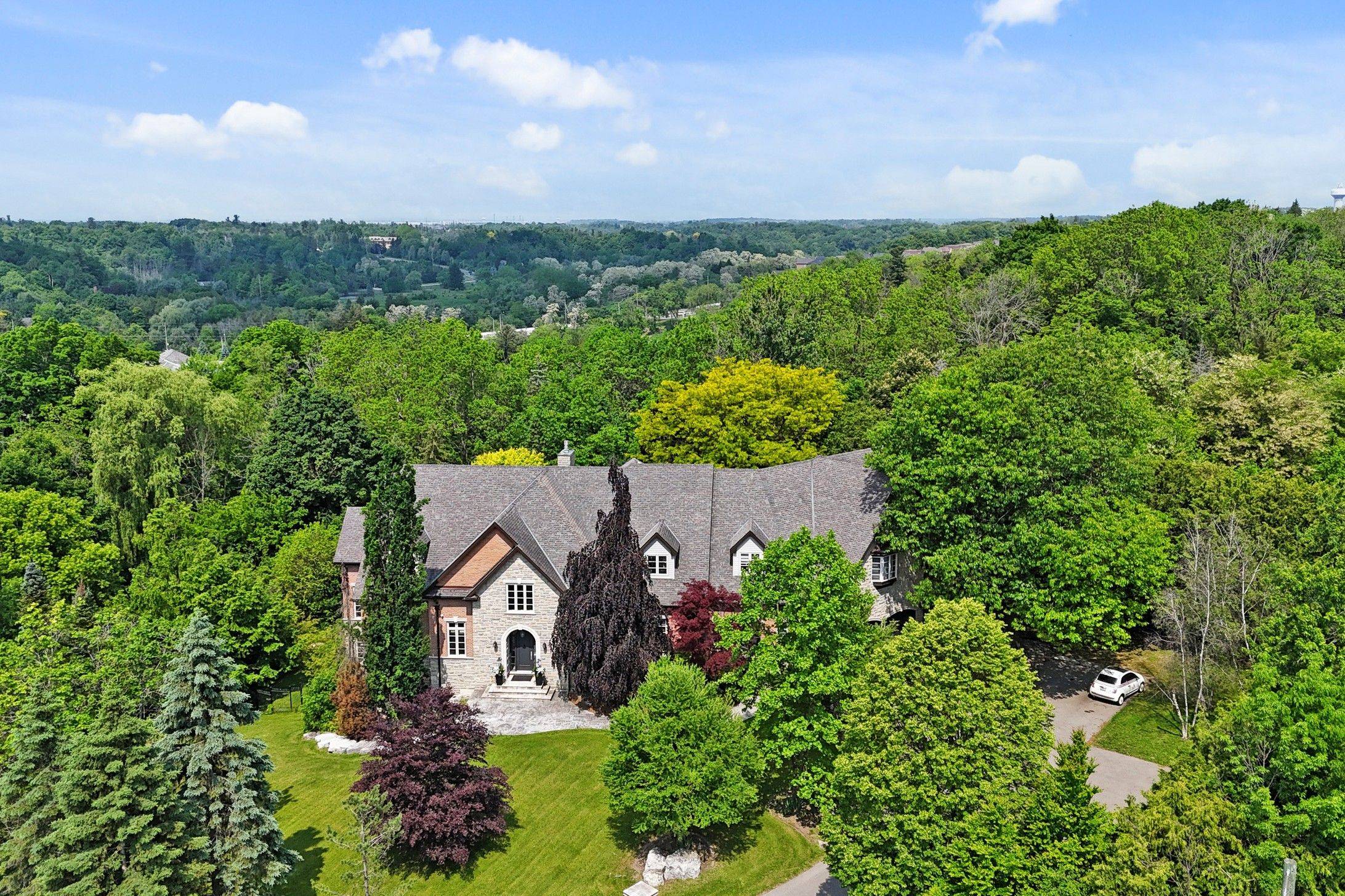 32 Daleview CT, Vaughan, ON L0J 1C0