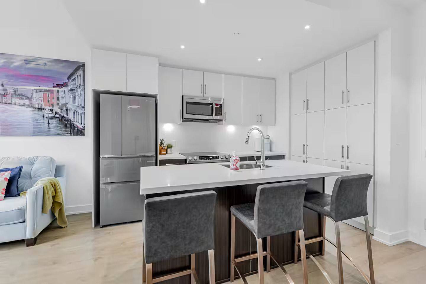 Innisfil, ON L9S 0N9,375 Sea Ray AVE #420