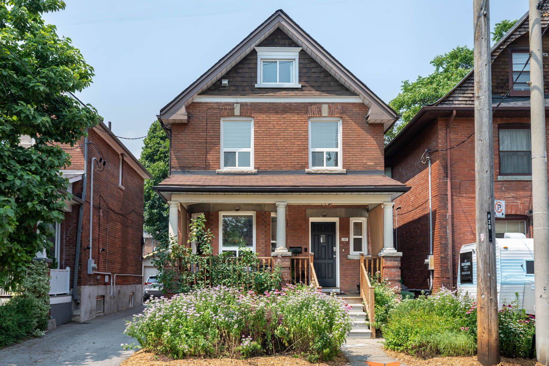 130 St. Johns RD, Toronto W02, ON M6P 1T9