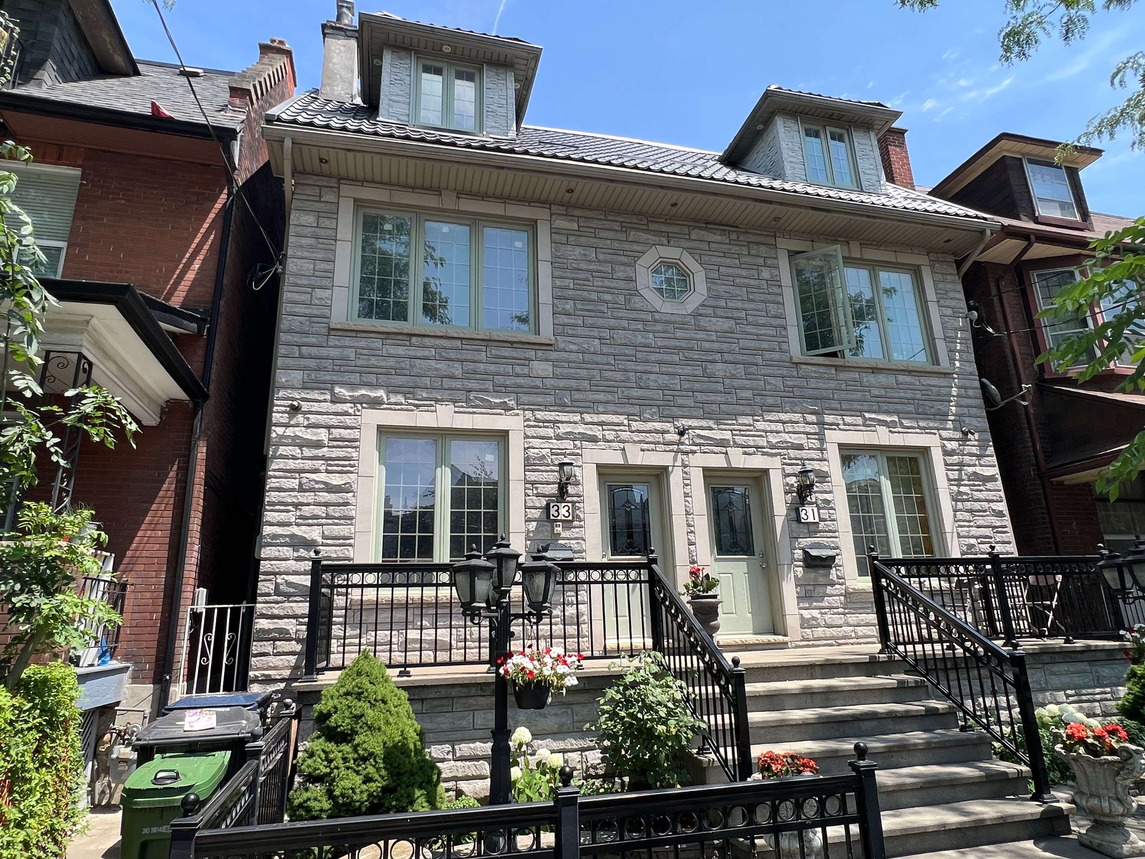 Toronto W01, ON M6K 2V7,33 Lansdowne AVE