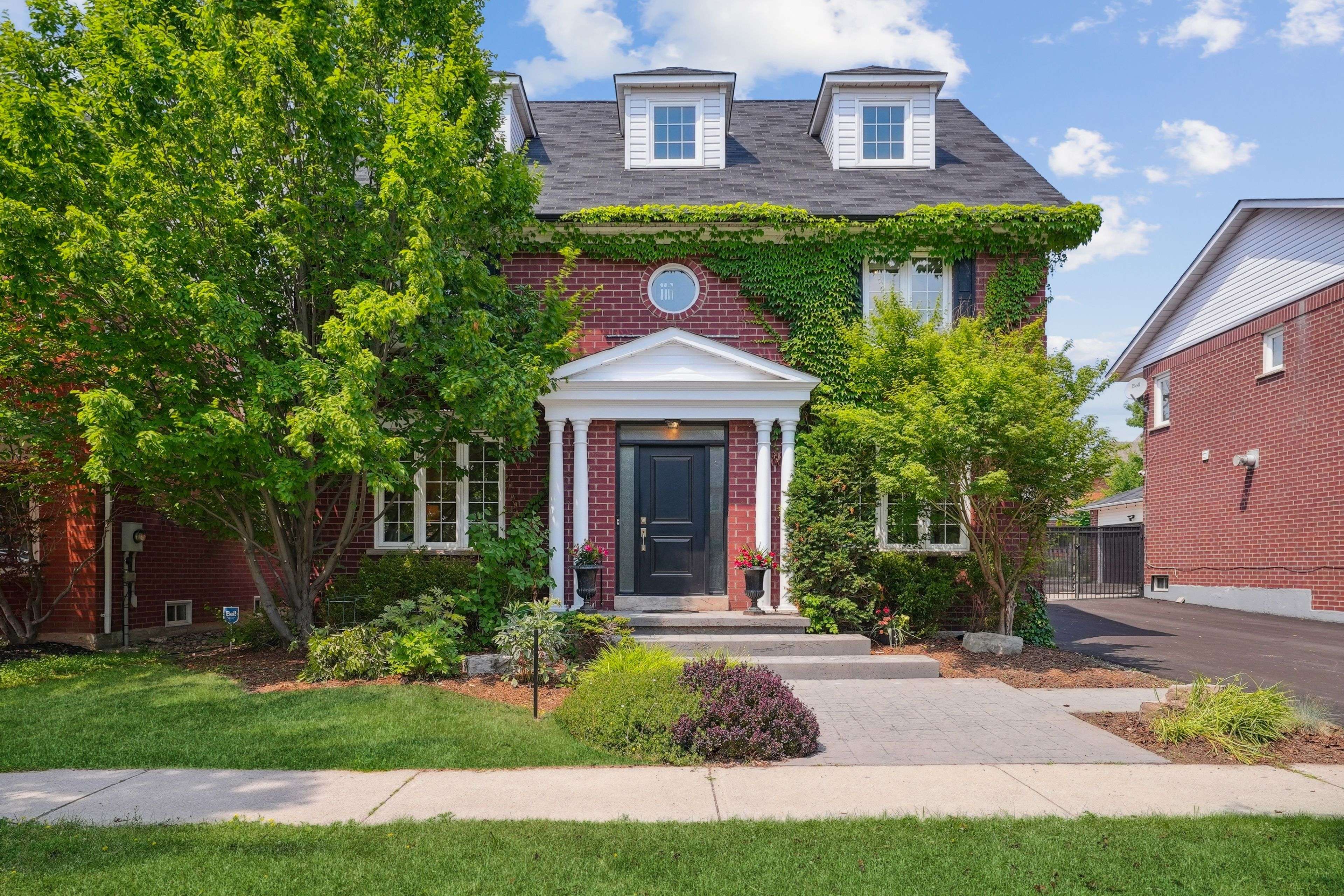 105 River Glen BLVD, Oakville, ON L6H 5Z5
