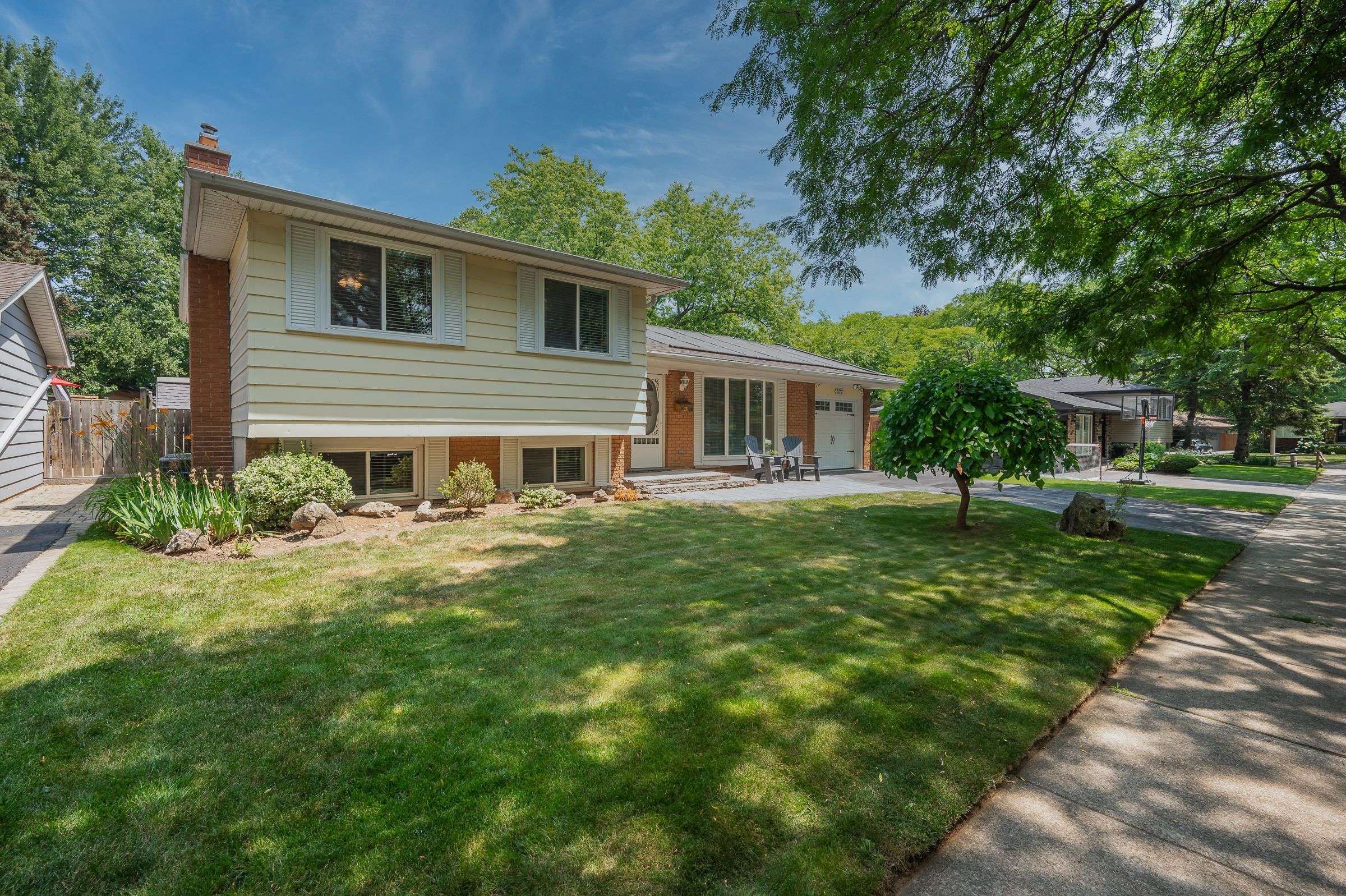 Burlington, ON L7L 2T8,577 Louise DR