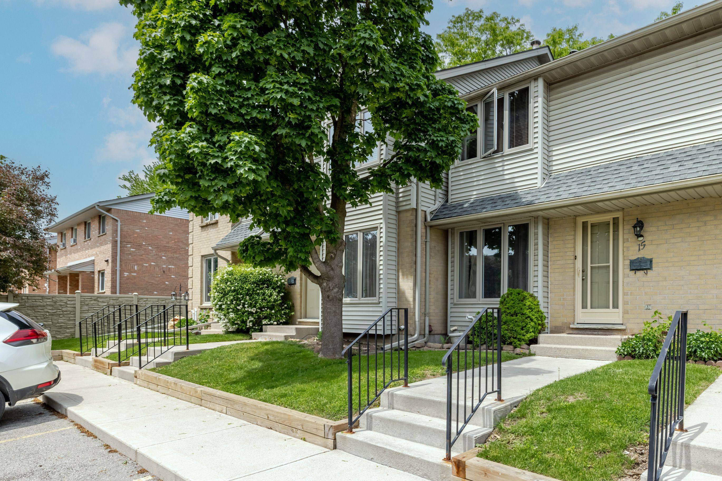 London East, ON N5V 4M3,1290 Bently DR #15