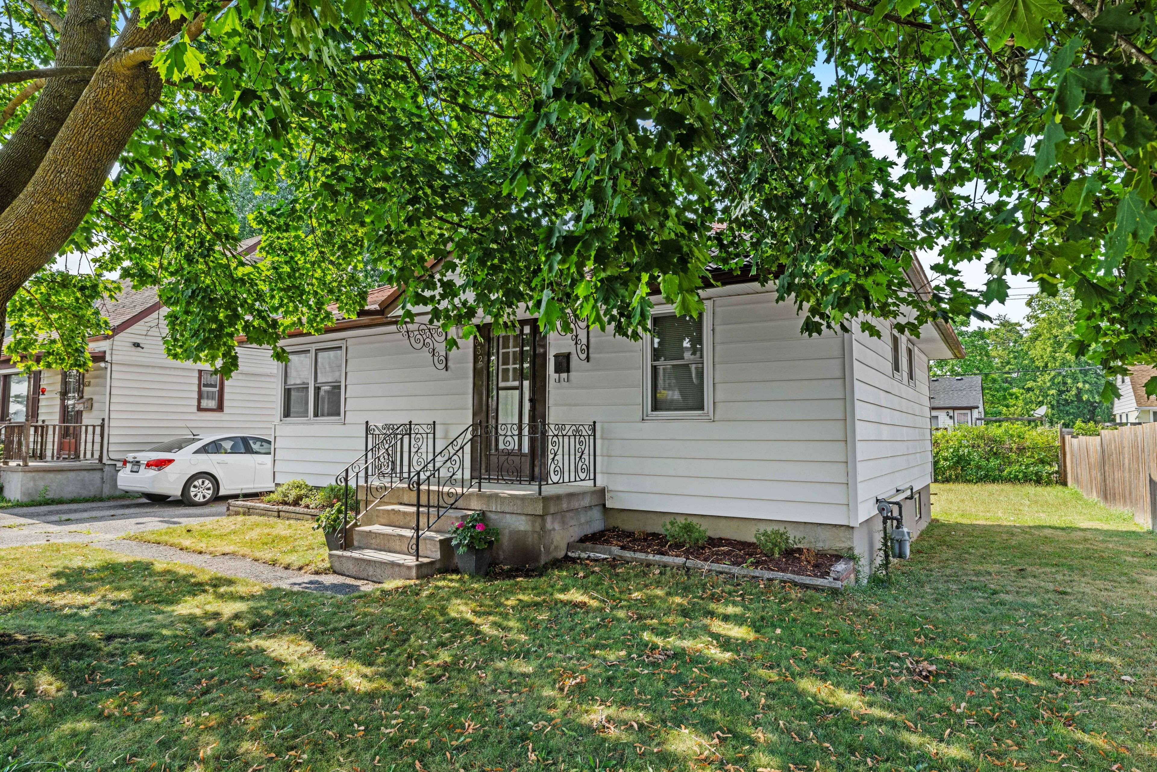 Peterborough South, ON K9J 4B6,632 Gillespie AVE