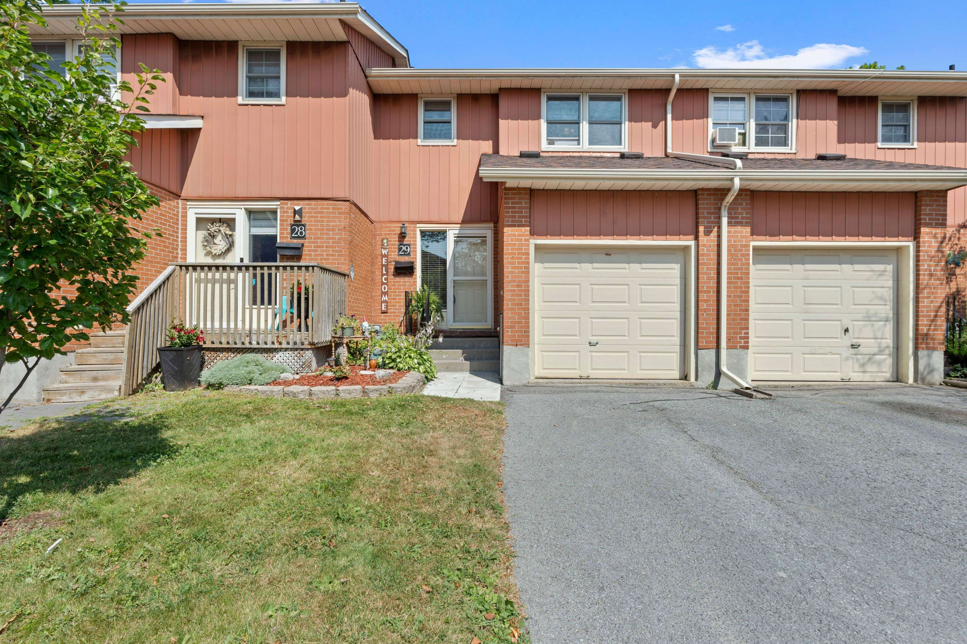 19 MacPherson AVE #29, Kingston, ON K7M 6W4