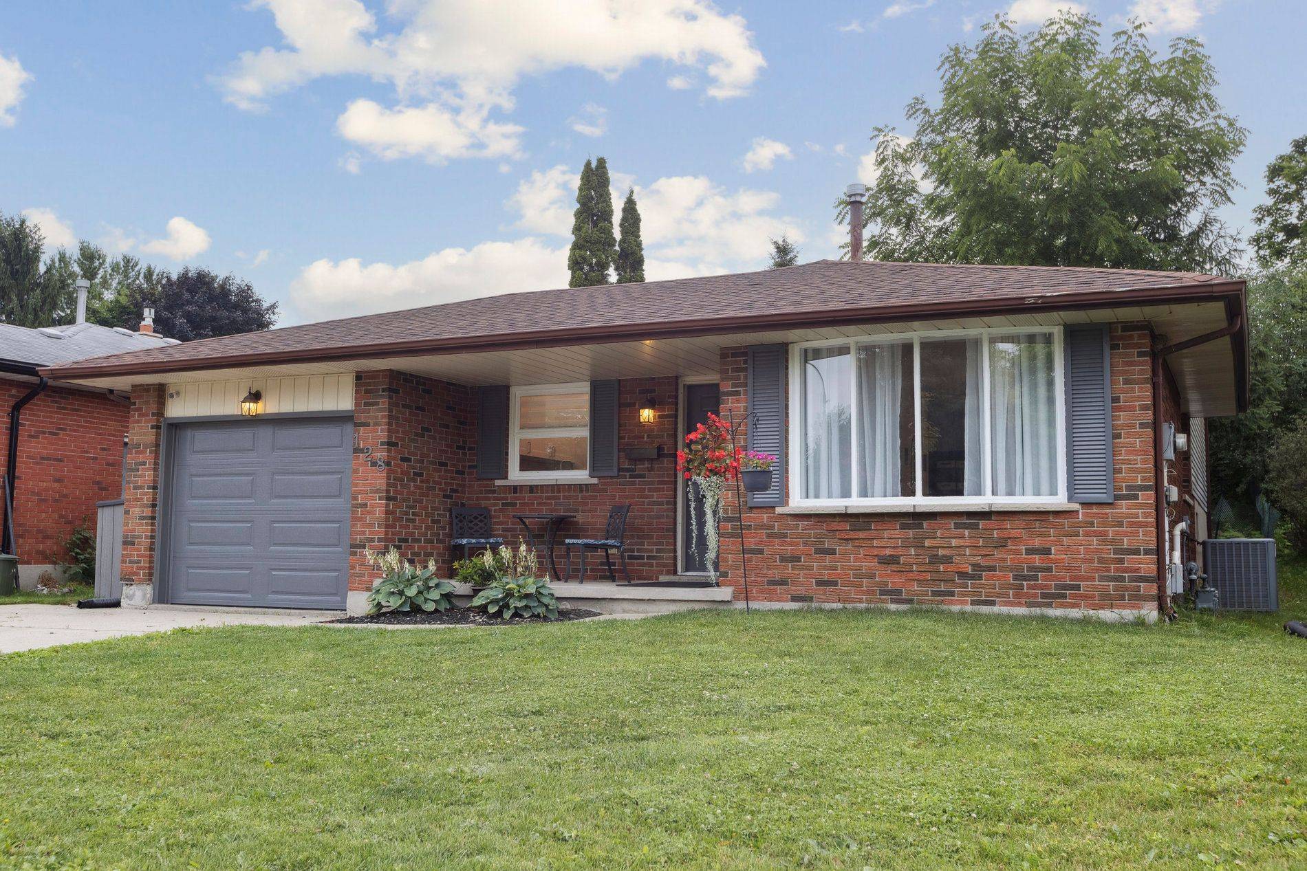Waterloo, ON N2T 1C1,128 Westvale DR