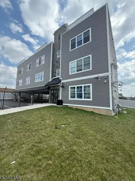 Paterson City, NJ 07524,285 E 17th St #301