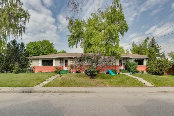 153 & 151 Lissington DR Southwest, Calgary, AB T3E 5E5