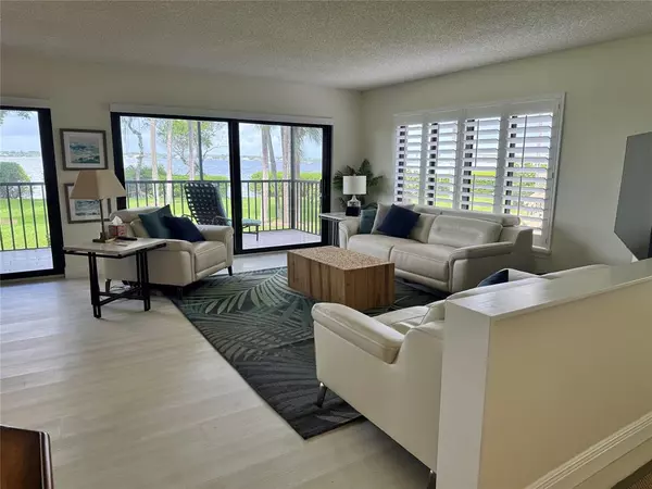 Stuart, FL 34996,218 NE Edgewater Dr #218