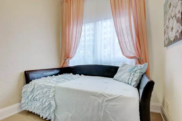 Markham, ON L6G 0G3,25 Water Walk DR #106