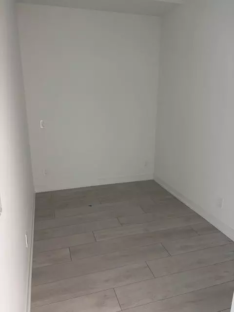 Barrie, ON L4N 1S9,39 Mary ST #2701