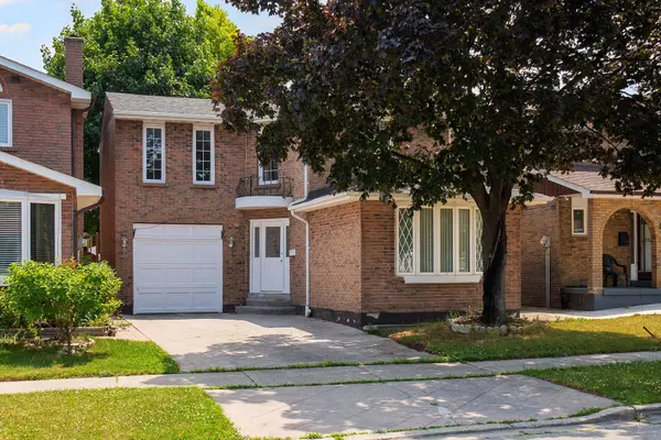 17 Brownridge CRES, Toronto W10, ON M9V 4M5
