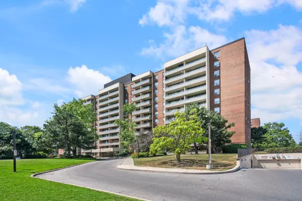 9 Four Winds DR #1004, Toronto W05, ON M3J 2S8