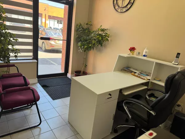 Toronto W05, ON M9L 2W1,4801 Steeles AVE W #21