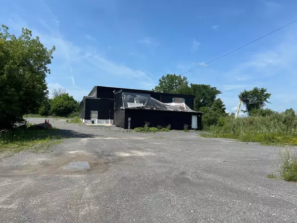 Carp - Huntley Ward, ON K0A 1L0,3009 Carp RD