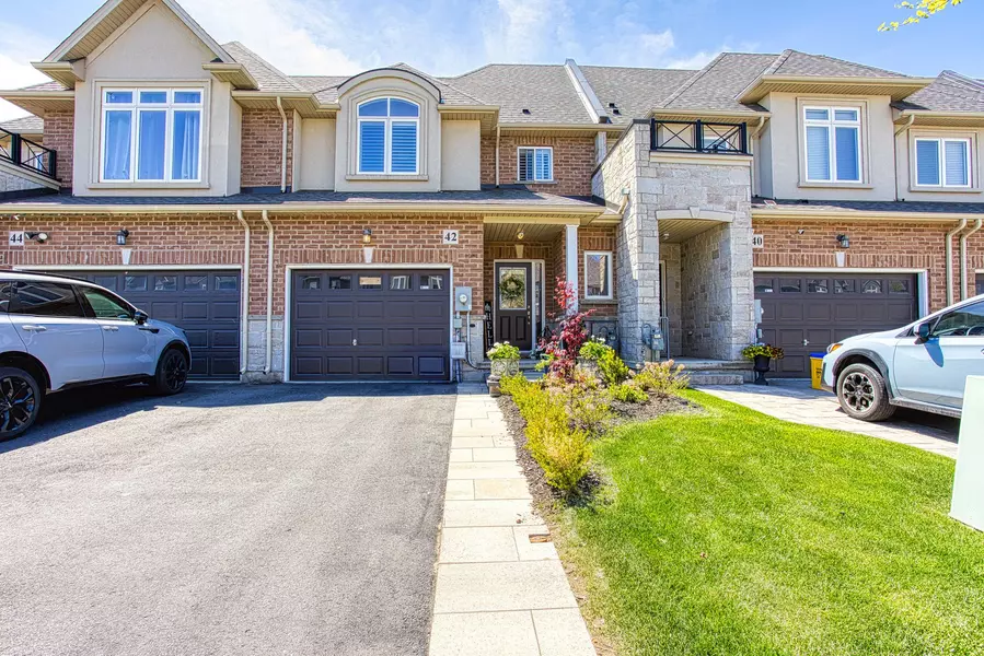 42 Pinot CRES, Hamilton, ON L8E 0J8