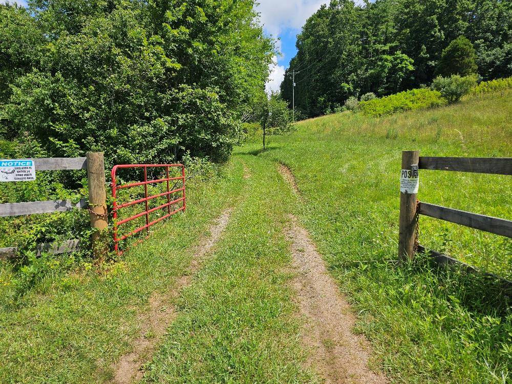 72 Rainbow Dr, Galax, VA 24333