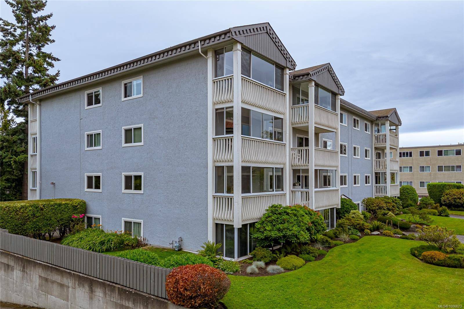 1115 Rockland Ave #201, Victoria, BC V8V 3H8