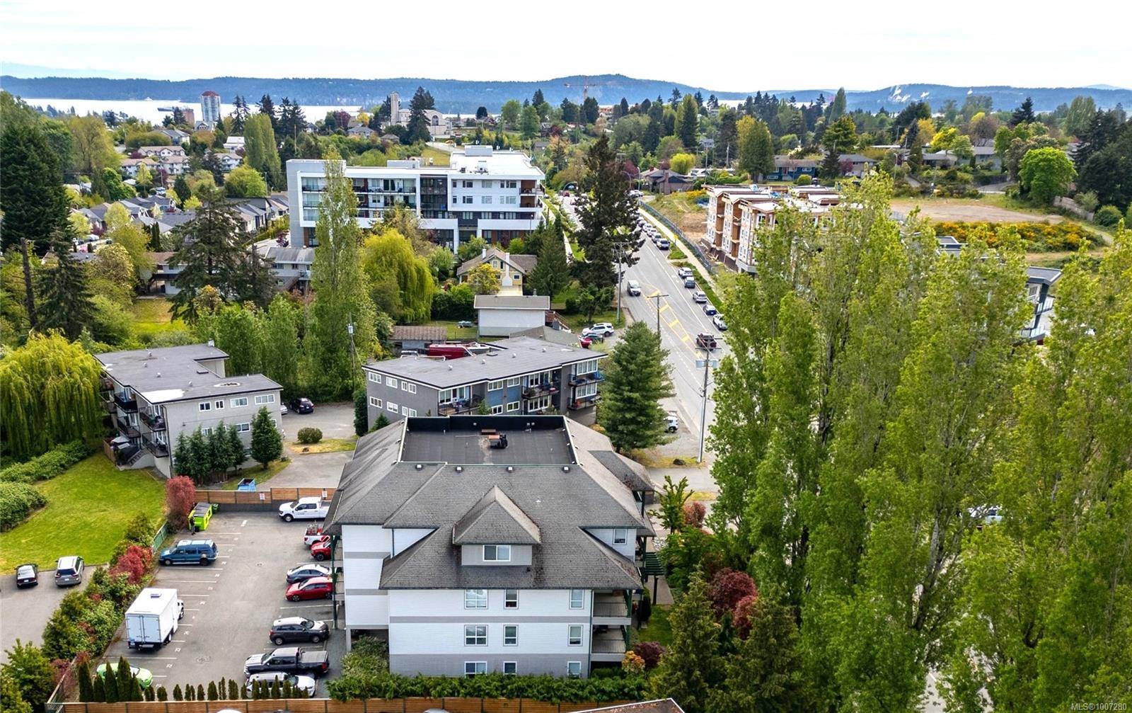 Nanaimo, BC V9R 1W8,690 3rd St #103