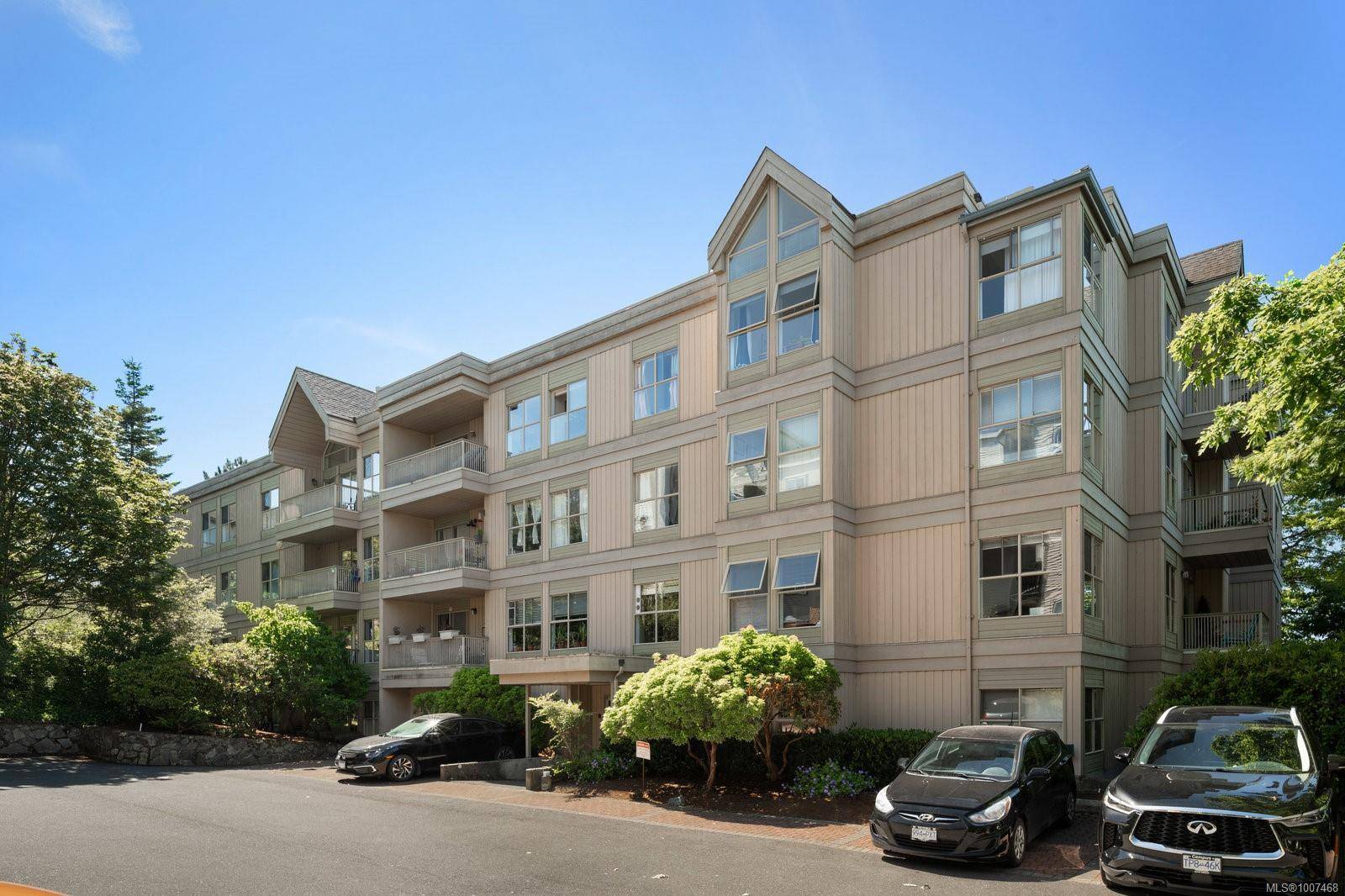 3363 Glasgow Ave #203, Saanich, BC V8X 1M5