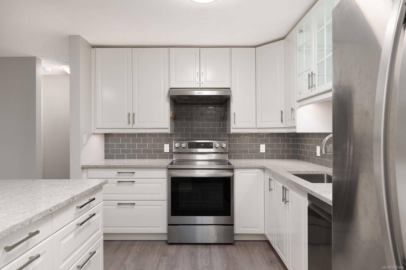Saanich, BC V8X 1M5,3363 Glasgow Ave #203