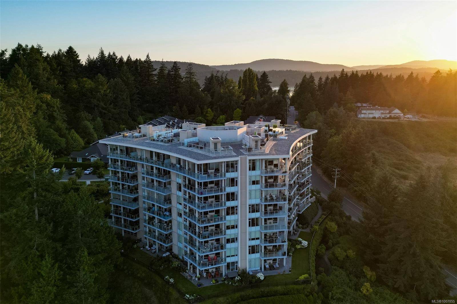 5388 Hill Rise Terr #202, Saanich, BC V8Y 3K2