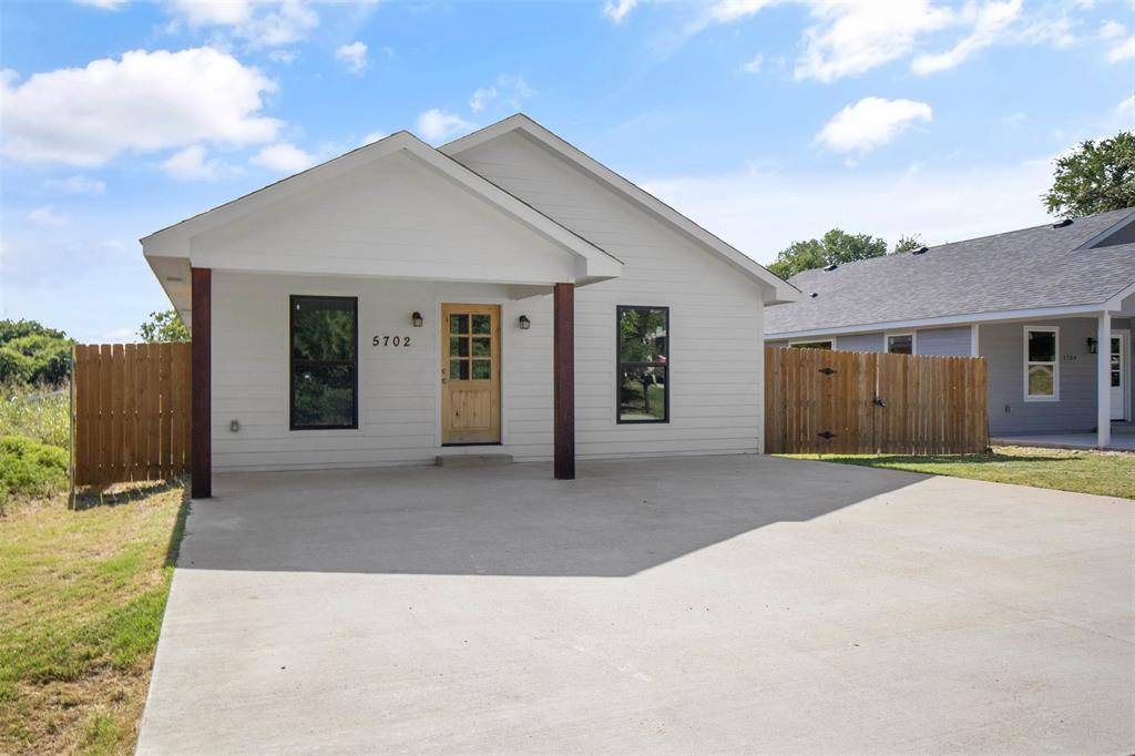 5702 Arkansas Trail, Granbury, TX 76048