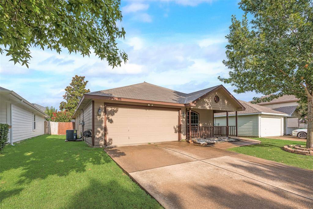 1574 Wildflower Drive, Waxahachie, TX 75165