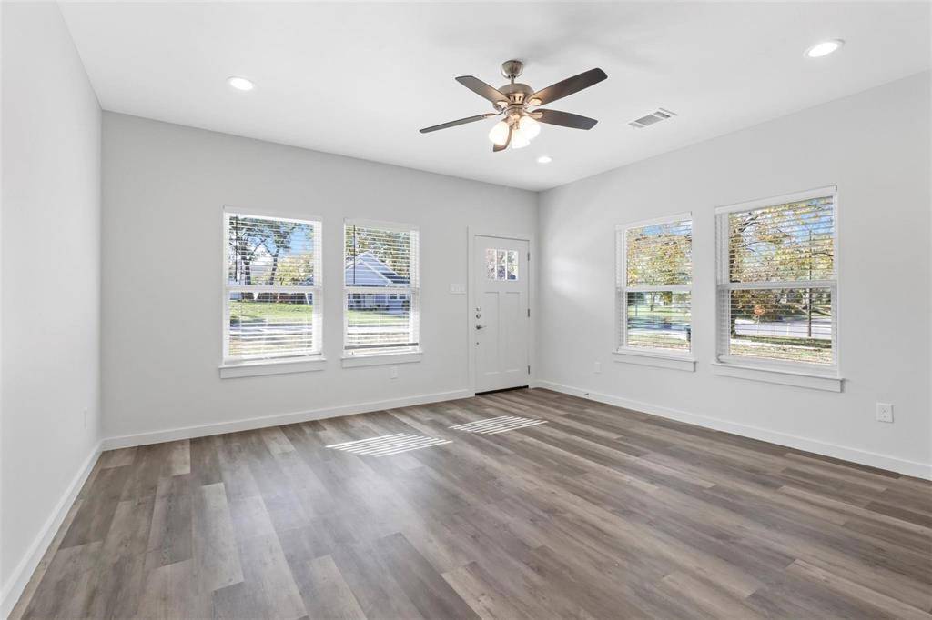 Denison, TX 75020,223 W Walker Street
