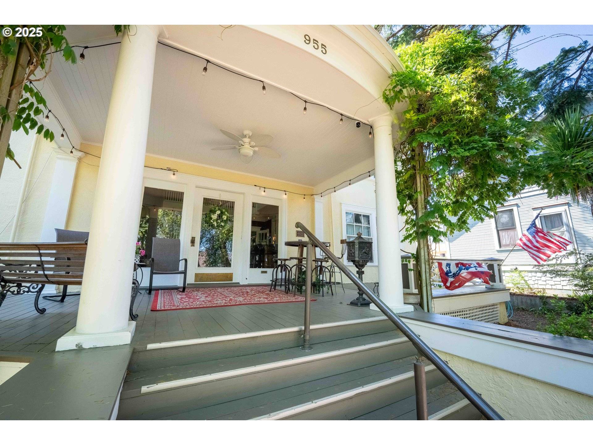 Coos Bay, OR 97420,955 S 5TH ST