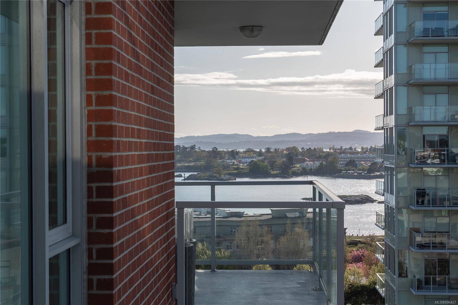 Victoria, BC V9A 0E7,83 Saghalie Rd #905