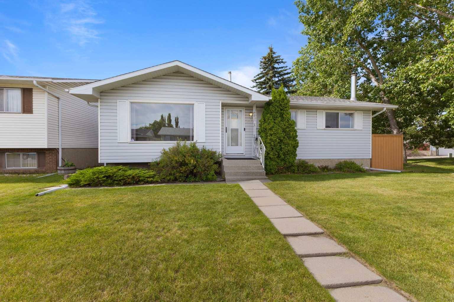 143 Rundleridge RD NE, Calgary, AB T1Y 2J6