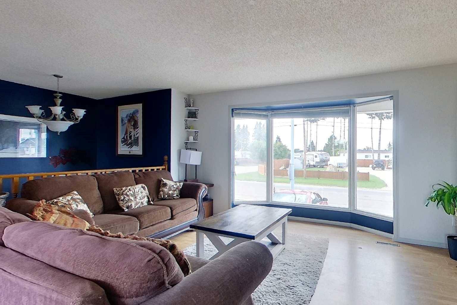Slave Lake, AB T0G2A1,305 6 AVE NW